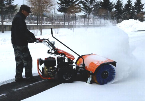 <font color='#333333'>迅之潔手推式掃雪機</font>