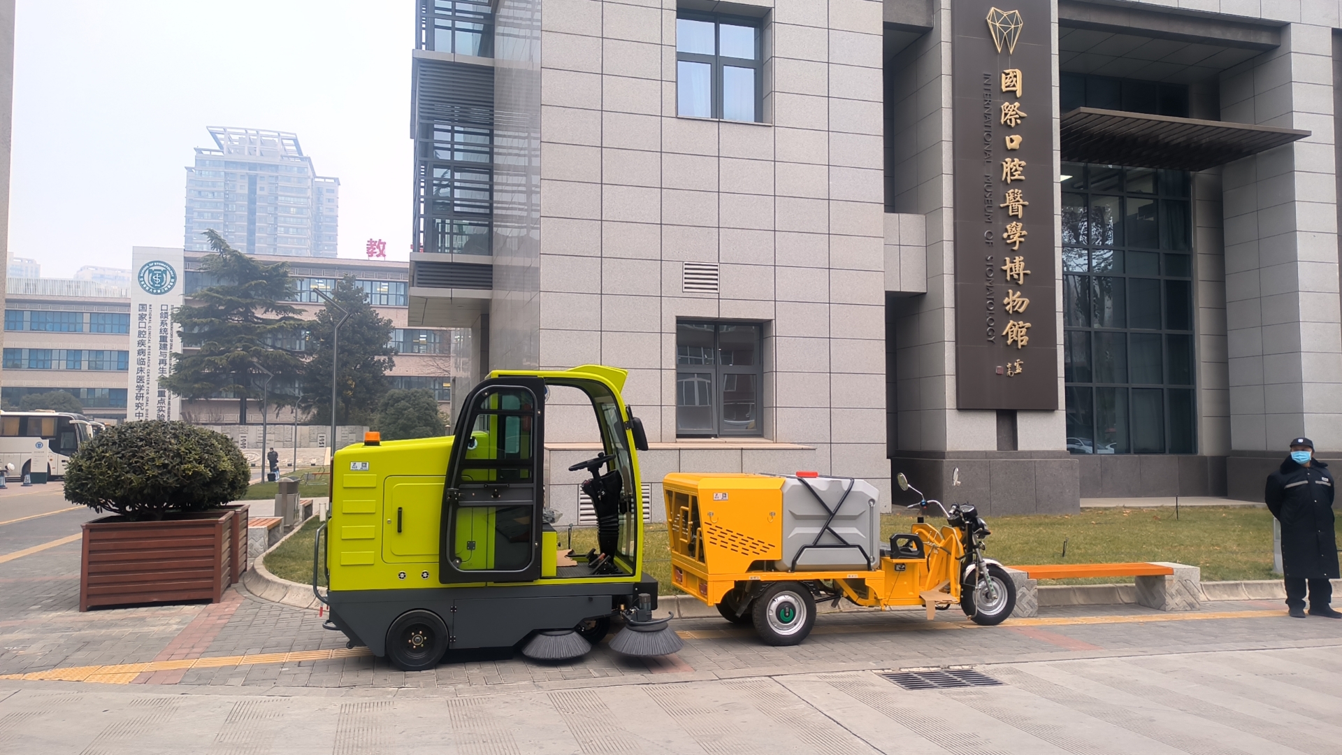 醫院外圍地面清潔用掃地