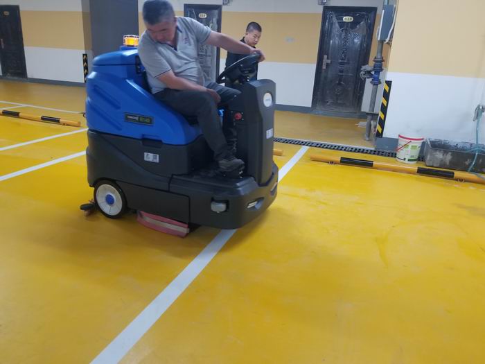 韓城車庫用容恩駕駛式洗